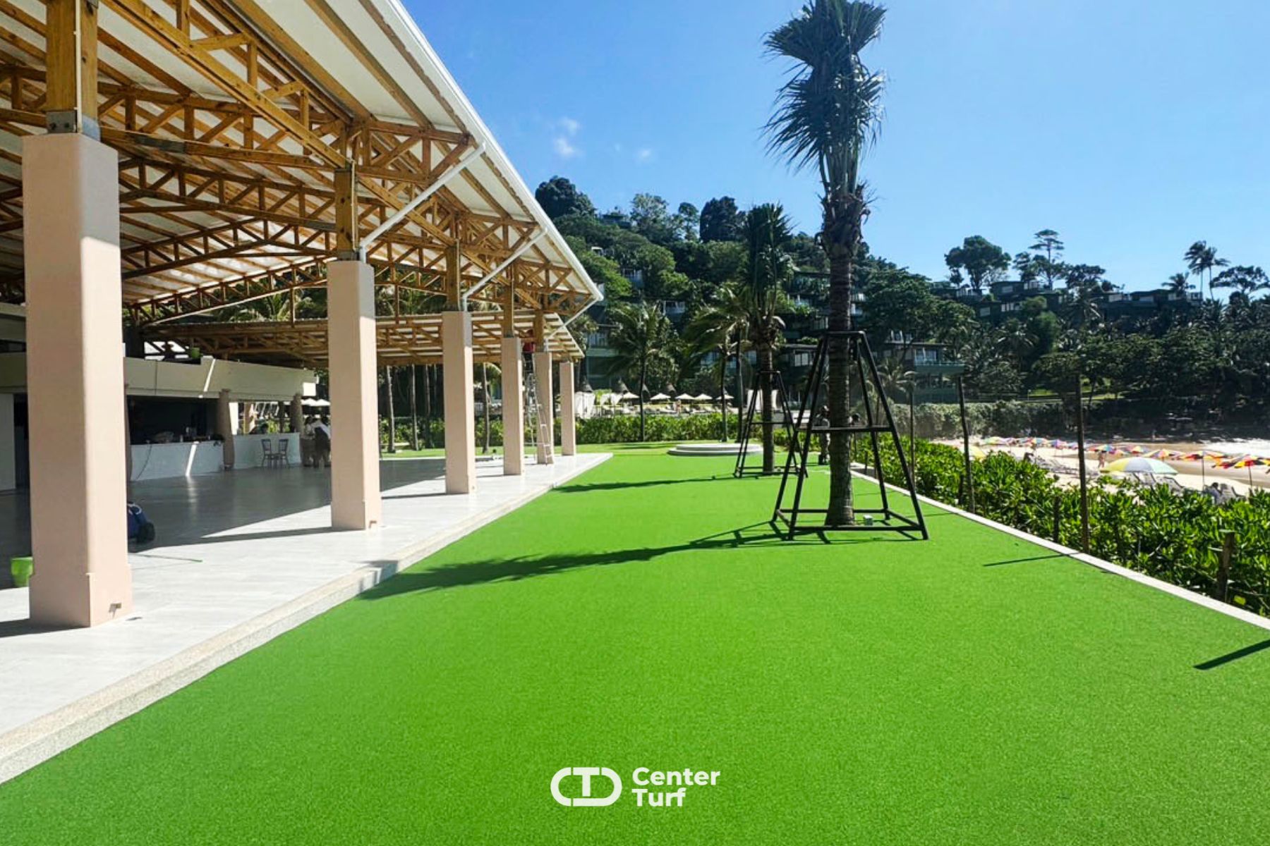 เลือกนำไปใช้งานได้หลากหลายรูปแบบหญ้าเทียมรุ่นนี้มีความโดดเด่นเรื่องความหนาแน่นทนทานต่อการใช้งานหนัก