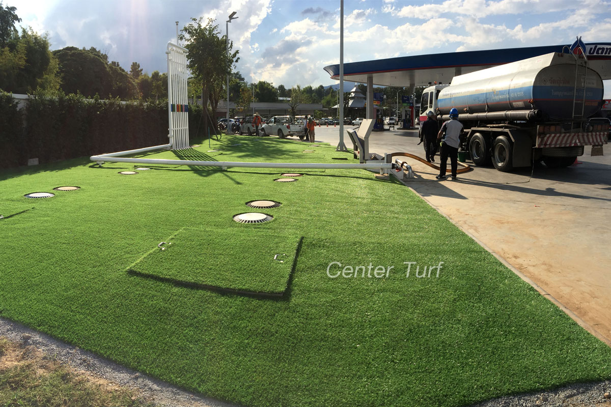 ติดตั้งหญ้าเทียม ปั้มนำมัน ปตท. อ.แม่ริม จ.เชียงใหม่