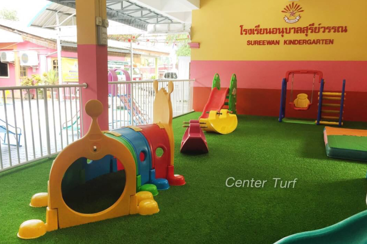สนามเด็กเล่นหญ้าเทียม โรงเรียนอนุบาลสุรีย์วรรณ
