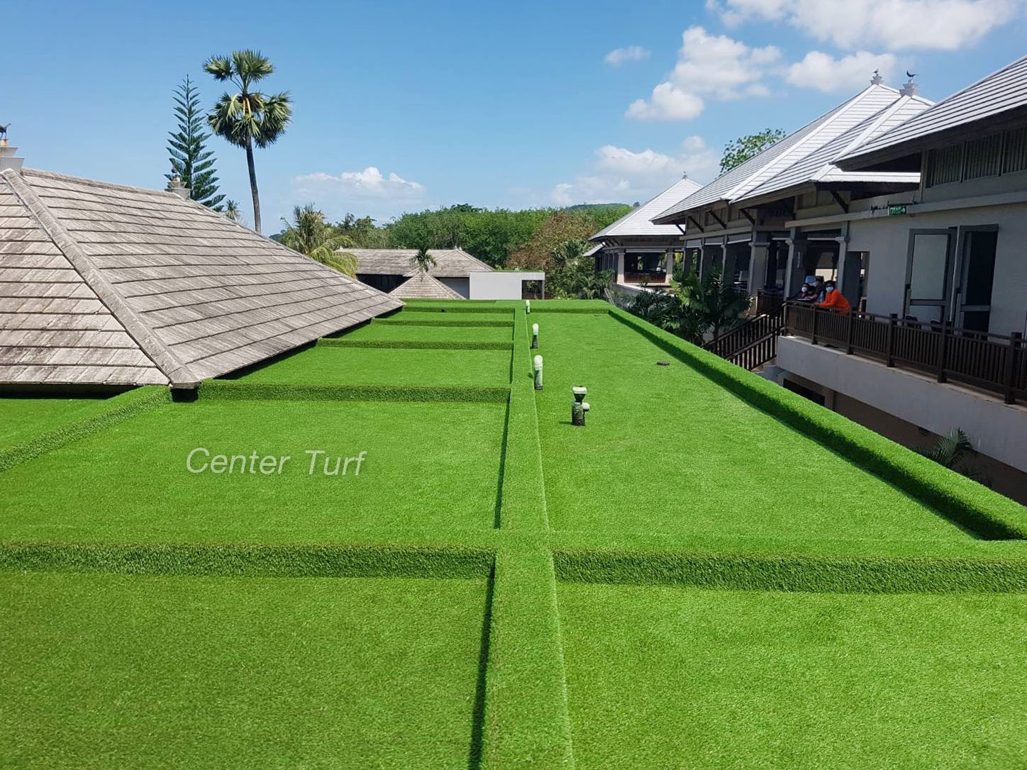 ผลงานการติดตั้งหญ้าเทียมบนหลังคา   ปรับทัศนียภาพให้สวยงามในทุกองศา