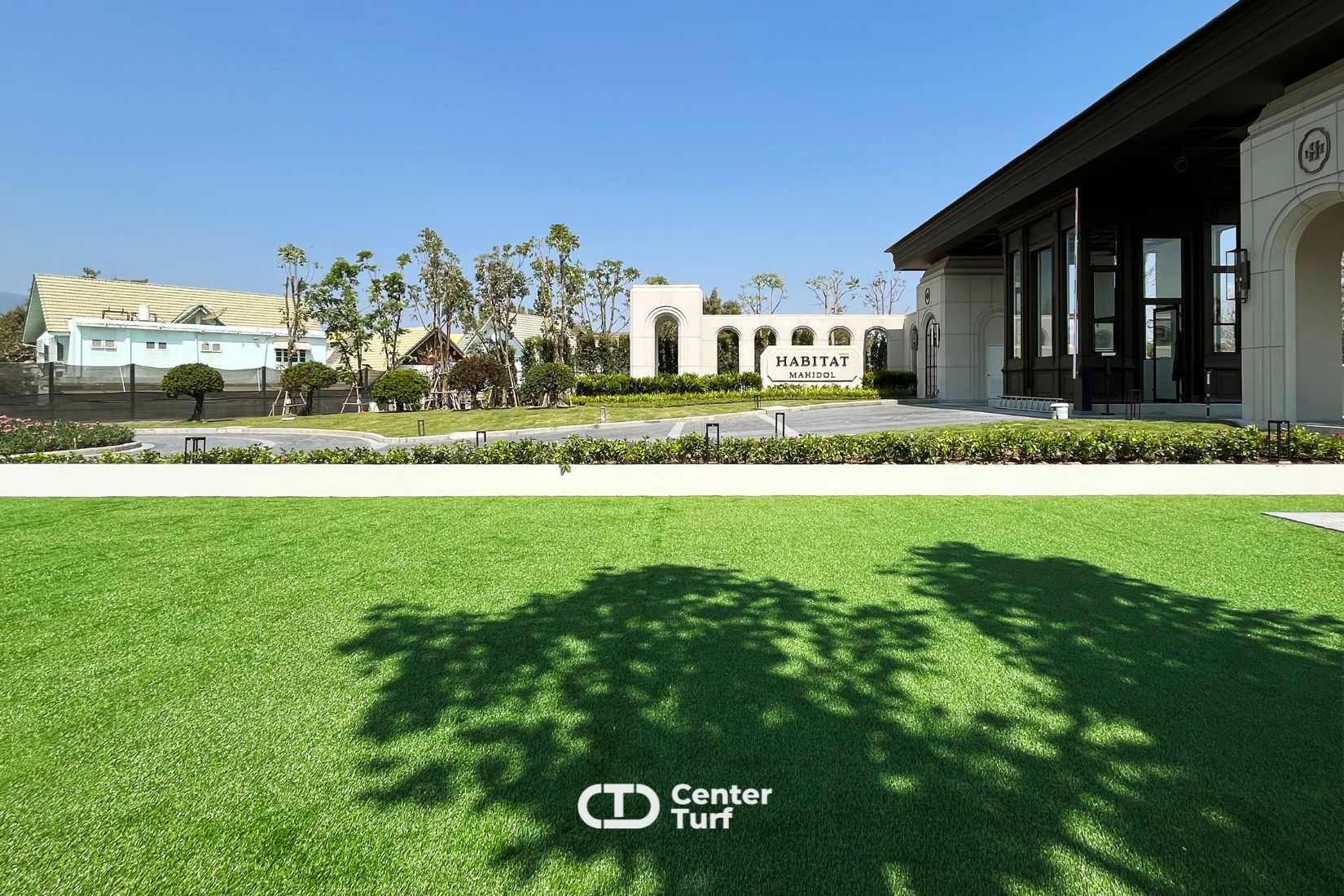 เพราะเป็นสิ่งแรก ๆ ที่ผู้มาเยือนมองเห็น จึงช่วยสร้างความประทับใจตั้งแต่ก้าวแรก