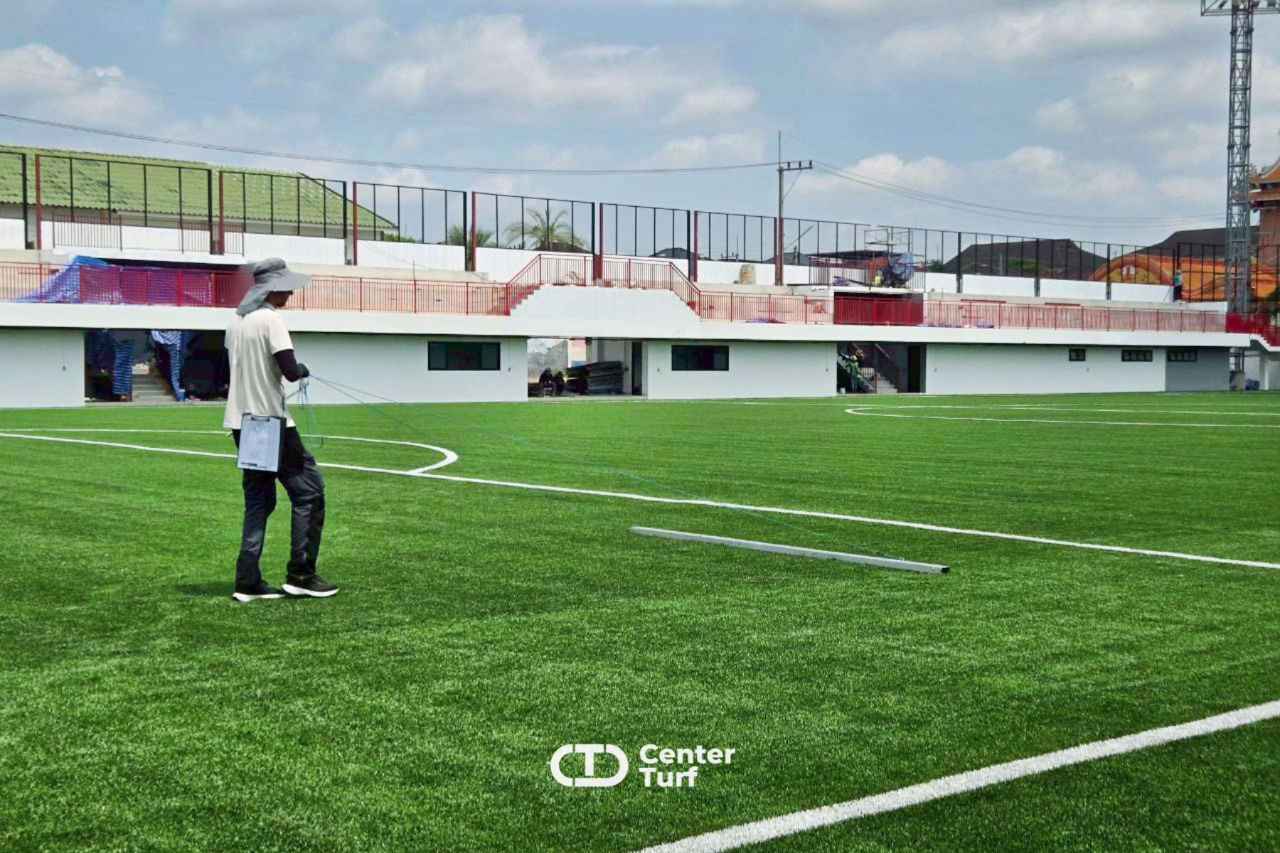 อีกหนึ่งผลงานคุณภาพจาก Center Turf ที่ส่งมอบสนามฟุตบอลหญ้าเทียม  พร้อมผ่านการทดสอบตามข้อกำหนดการติดตั้ง และได้รับการรับรองมาตรฐาน FIFA QUALITY เป็นที่เรียบร้อย